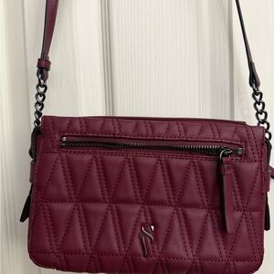 Stylish Quilted Crossbody Bag in Deep Burgundy